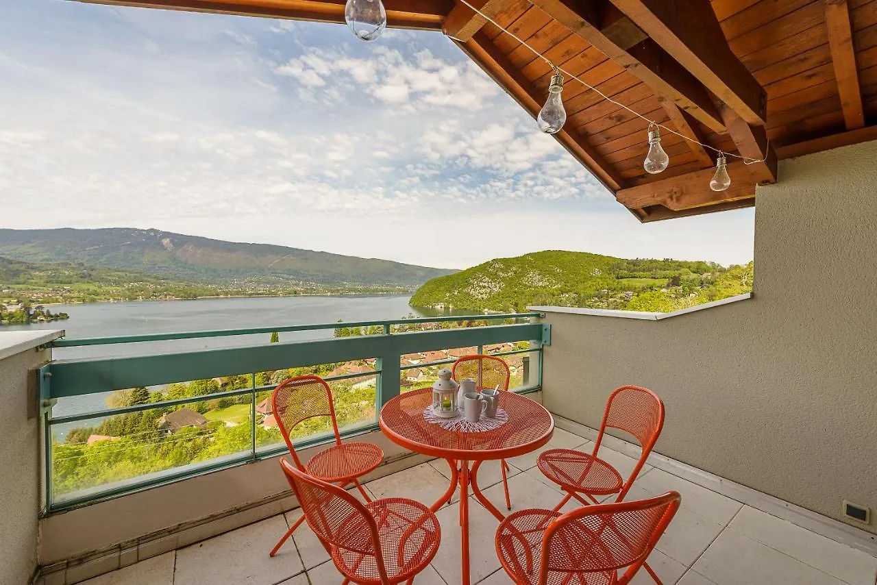 L'Hermitage: Lakeside Apartments with Terrace, Pool & Parking Talloires France