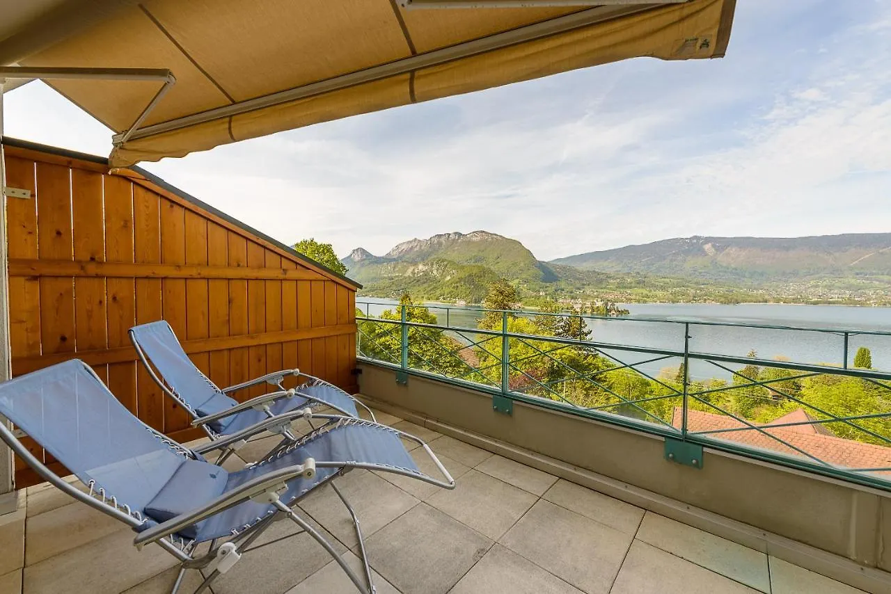 L'Hermitage: Lakeside Apartments with Terrace, Pool & Parking Talloires