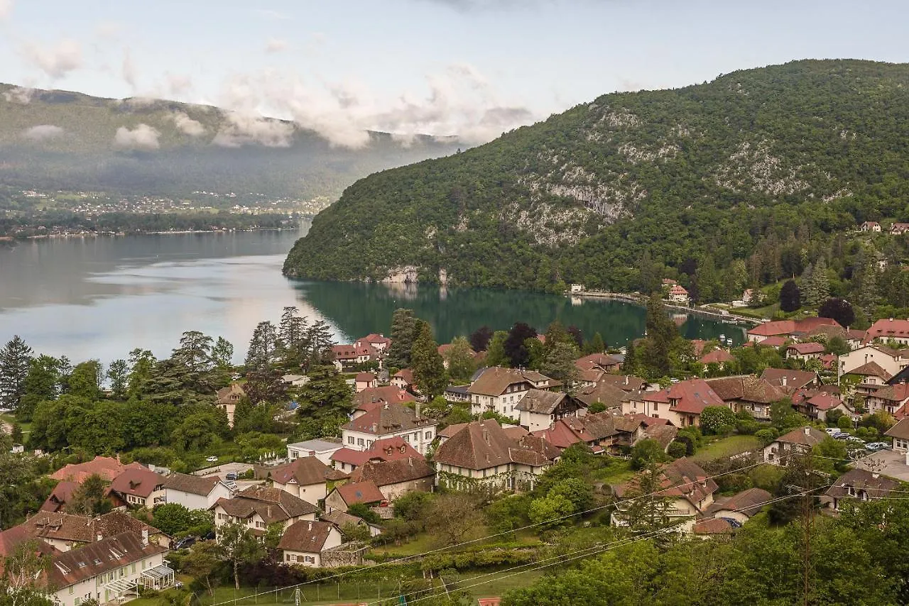 L'Hermitage: Lakeside Apartments with Terrace, Pool & Parking Talloires 0*,
