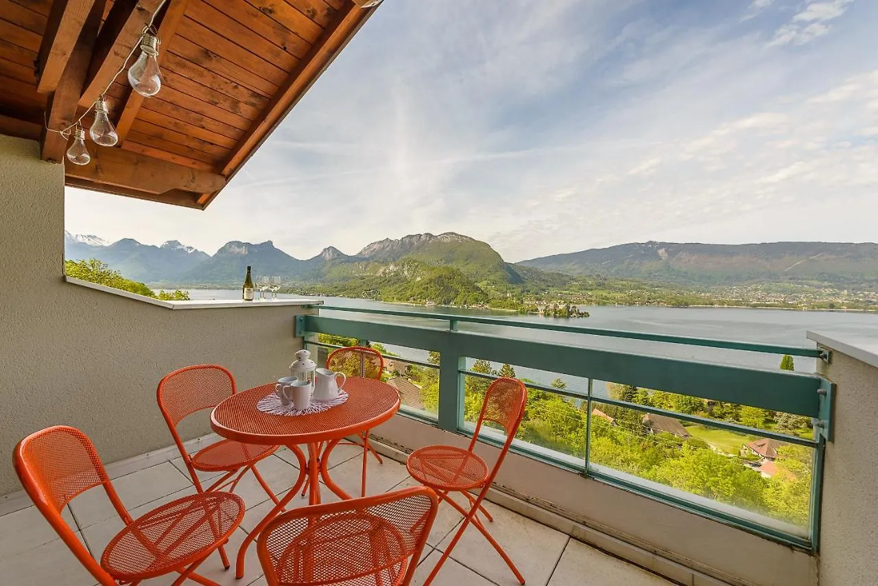 L'Hermitage: Lakeside Apartments with Terrace, Pool & Parking Talloires