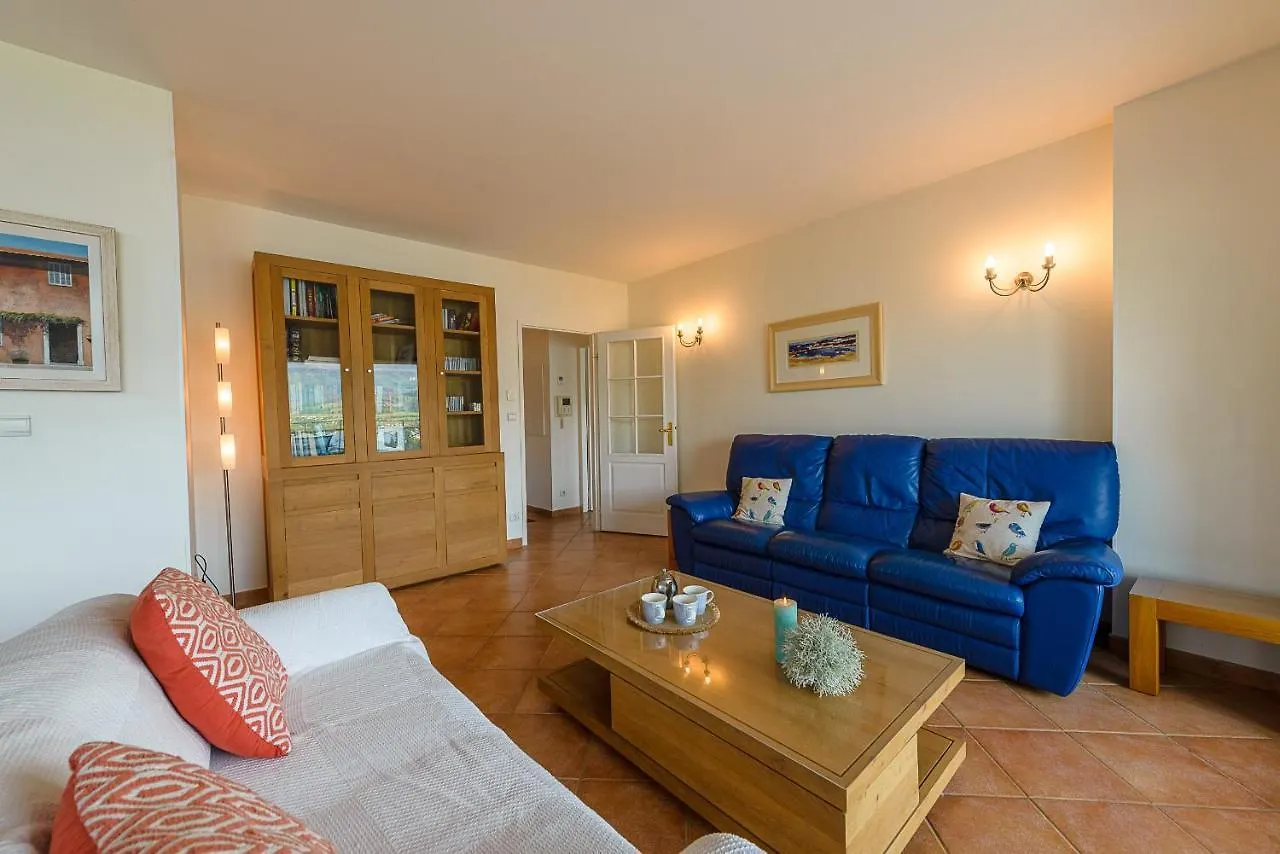 L'Hermitage: Lakeside Apartments with Terrace, Pool & Parking Talloires France