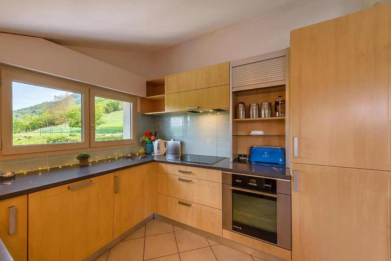 L'Hermitage: Lakeside Apartments with Terrace, Pool & Parking Talloires