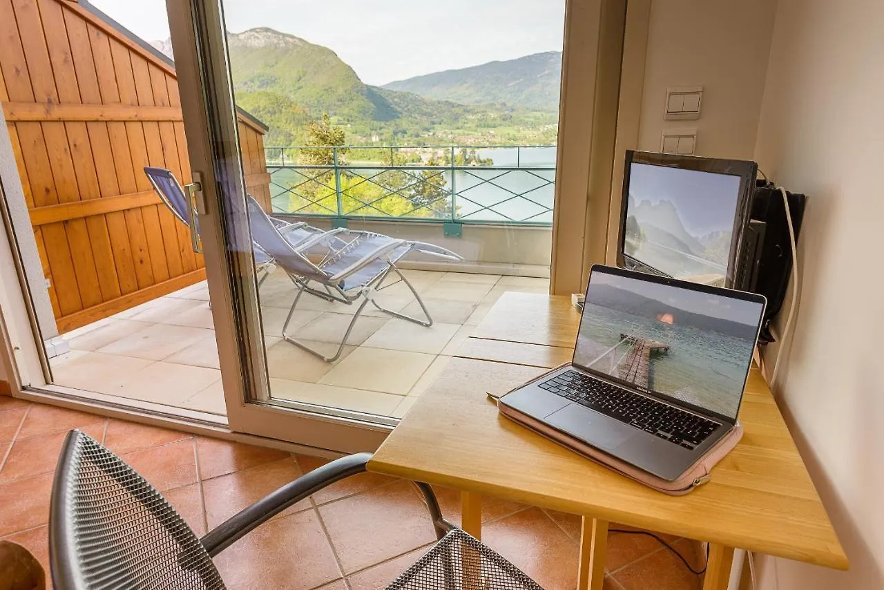 L'Hermitage: Lakeside Apartments with Terrace, Pool & Parking Talloires 0*,